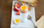 Thao tác xử lý trứng gà dễ dẫn bệnh ung thư vào người