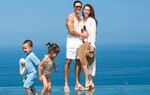 Vợ chồng Hồ Ngọc Hà khoe ảnh tình cảm nhưng cặp sinh đôi lại gây chú ý vì quá đáng yêu 