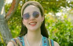 Minh Hằng bầu vượt mặt vẫn đi leo núi