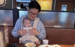 Hành trình chăm con không để vợ cô đơn của anh chồng ngoại quốc