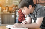 Những đứa trẻ được "giám sát" và "không giám sát" từ nhỏ có sự khác biệt sau 12 tuổi