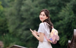 Kể chuyện mượn túi của con gái để chụp hình, Đặng Thu Thảo được khen trẻ như 18 tuổi