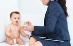 Đang mang thai, nghỉ thai sản, có bị tinh giản biên chế?