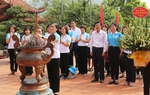 Hội LHPN Việt Nam dâng hương tại Nhà tưởng niệm Bác Hồ và Di tích Đoàn phụ nữ cứu quốc