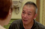 Người đàn ông trung niên tìm đến tận nhà khiến mẹ chồng tôi lao đao