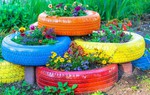 Khu vườn nhỏ xinh được tạo ra từ những món đồ nội thất cũ