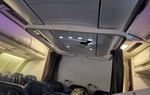 Gặp "vùng nhiễu động" trần máy bay đột ngột nứt toác giữa không trung