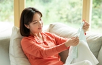 Thấy chị giúp việc cứ mân mê cái váy, tôi hỏi thì chị bật khóc nức nở