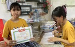 Mong manh ước mơ thành sinh viên của cô bé không có mẹ ở bên