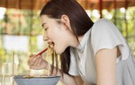 Chuyên gia dinh dưỡng chỉ rõ 7 mẹo ăn uống tránh phá hủy hệ tiêu hóa 