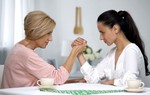 Vừa về nhà chồng, chị dâu lập tức làm lại sổ đỏ có tên mình