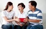 Món quà mà bạn gái anh tôi tặng trong ngày ra mắt làm mọi người sửng sốt