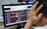 Thị trường chứng khoán "đỏ sàn", lập kỷ lục mới