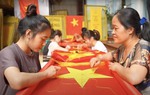 Nối tiếp mạch nguồn truyền thống từ làng nghề thêu may cờ Tổ quốc