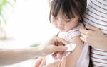 Hiệu quả phòng bệnh có bị giảm khi bố mẹ đưa con đi tiêm phòng trễ lịch hẹn?