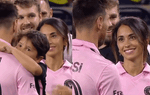 Bà xã gây sốt với ánh nhìn đặc biệt dành cho Messi sau khi siêu sao 36 tuổi có danh hiệu lịch sử