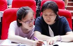Con thi đỗ vào trường ĐH danh tiếng nhưng giấy báo nhập học có 1 chi tiết khiến cha mẹ lặng đi