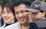 Nam MC cưới vợ sinh con 4 năm sau mới đăng ký kết hôn 