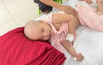 Lời khẩn cầu của cha mẹ bé gái 3 tuổi mắc bệnh hiểm nghèo