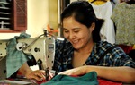 Cô gái 21 năm ngồi xe lăn, khởi nghiệp từ cây kim, sợi chỉ