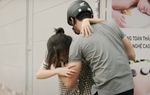 "Làng trong phố" tập 7: Hoài bị chụp lén đang trong vòng tay của Hùng