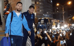 Sức hút của Lionel Messi: Fan đứng kín các con phố chào đón, liên tục hô vang tên thần tượng