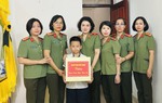 Ban Phụ nữ Công an nhân dân đỡ đầu để bé mồ côi yên tâm đến trường 