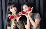 Chị em Jisoo và bức ảnh "6 bông hoa" tại hậu trường Born Pink gây sốt cộng đồng mạng