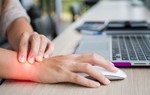 6 bài tập cổ tay dành cho những người dùng máy tính thường xuyên