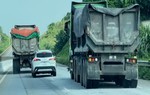 Khởi tố vụ án 2 xe ben chèn ép ô tô con trên cao tốc