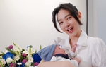 Sau 1 tháng sinh con, Minh Hằng kể chuyện làm "mẹ bỉm": Căng thẳng và lo sợ 