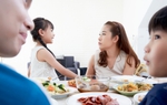 Nhìn mâm cơm chị dâu nấu, tôi đã hiểu vì sao anh trai kêu than
