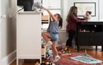 4 món đồ nội thất trong nhà tiềm ẩn nguy cơ với trẻ nhỏ