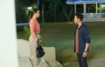 Sửng sốt khi thấy người yêu cũ bước xuống từ chiếc xe ô tô đắt tiền