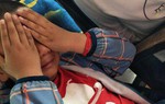Cuộc nói chuyện của 2 mẹ con khiến chuyên gia giáo dục lắc đầu