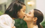 Điều gì xảy ra nếu cha mẹ có thói quen hôn lên môi con?