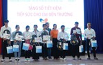 Tiếp sức cho trẻ em dân tộc thiểu số trong hành trình “đi tìm con chữ” 