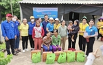 Thành phố Quảng Ngãi: Hội LHPN các xã, phường tặng quà cho bà con nghèo 