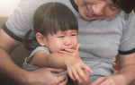 7 điều cha mẹ không nên làm trước mặt con cái, có thể ám ảnh con cả đời