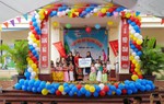 Quỹ sữa vươn cao Việt Nam và Vinamilk trao sữa đến trẻ em nhân dịp năm học mới