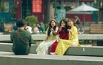 Sài Gòn đẹp và yên bình ngày đầu năm: Người dân thảnh thơi uống cafe, đi dạo chụp ảnh "check in"