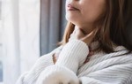 Uống rượu xong bị đau họng phải làm sao?