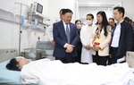 Hà Nội: Kịp thời thăm hỏi, động viên nạn nhân trong vụ cháy ở phố Hàng Lược