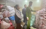Hà Nội: Phát hiện hơn 6 tấn thực phẩm không rõ nguồn gốc chuẩn bị được đưa ra thị trường dịp Tết 