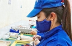 Nữ lính thợ làm nên những màn pháo hoa lung linh