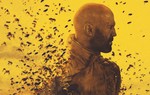 Tài tử hành động Jason Statham hóa thành "người nuôi ong"