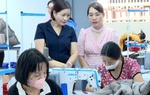 Khát vọng vươn lên làm giàu của cô công nhân may