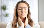 Đau họng dai dẳng, không sốt nguyên nhân do đâu?