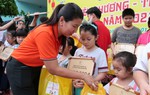 Chăm lo tết cho phụ nữ và trẻ em nghèo tại quận 10, TPHCM