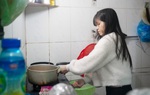 Bắc Ninh: Công việc ảm đạm, thu nhập thấp, công nhân đi xe máy cả trăm cây số về quê ăn Tết